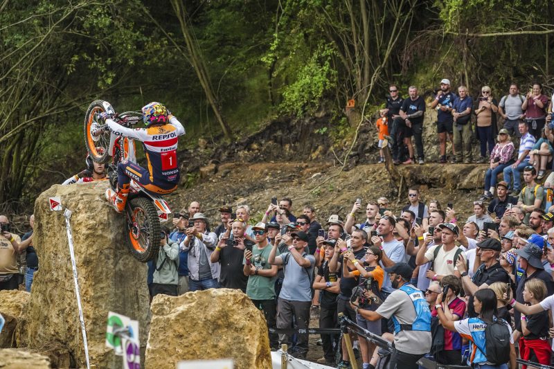 Пилотът на Repsol Honda, Тони Боу, спечели короната в Гедингтън с двойна победа, а Габриел Марчели взе три втори места и стана 3-ти в крайното класиране.